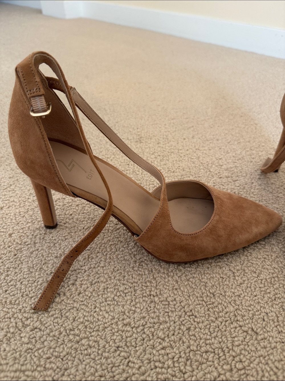 27 EDIT Brown Suede Pointed-Toe Cross-Strap Heels - Picture 2 of 4